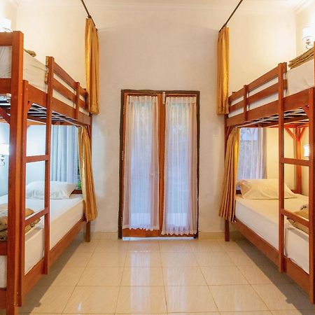 Kamasanti Hostel Toyapakeh 外观 照片